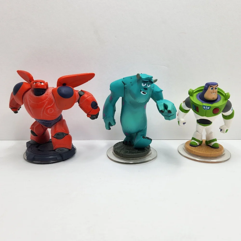 Disney Infinity 1.0 2.0 Lot Of 6 Characters  and Extras